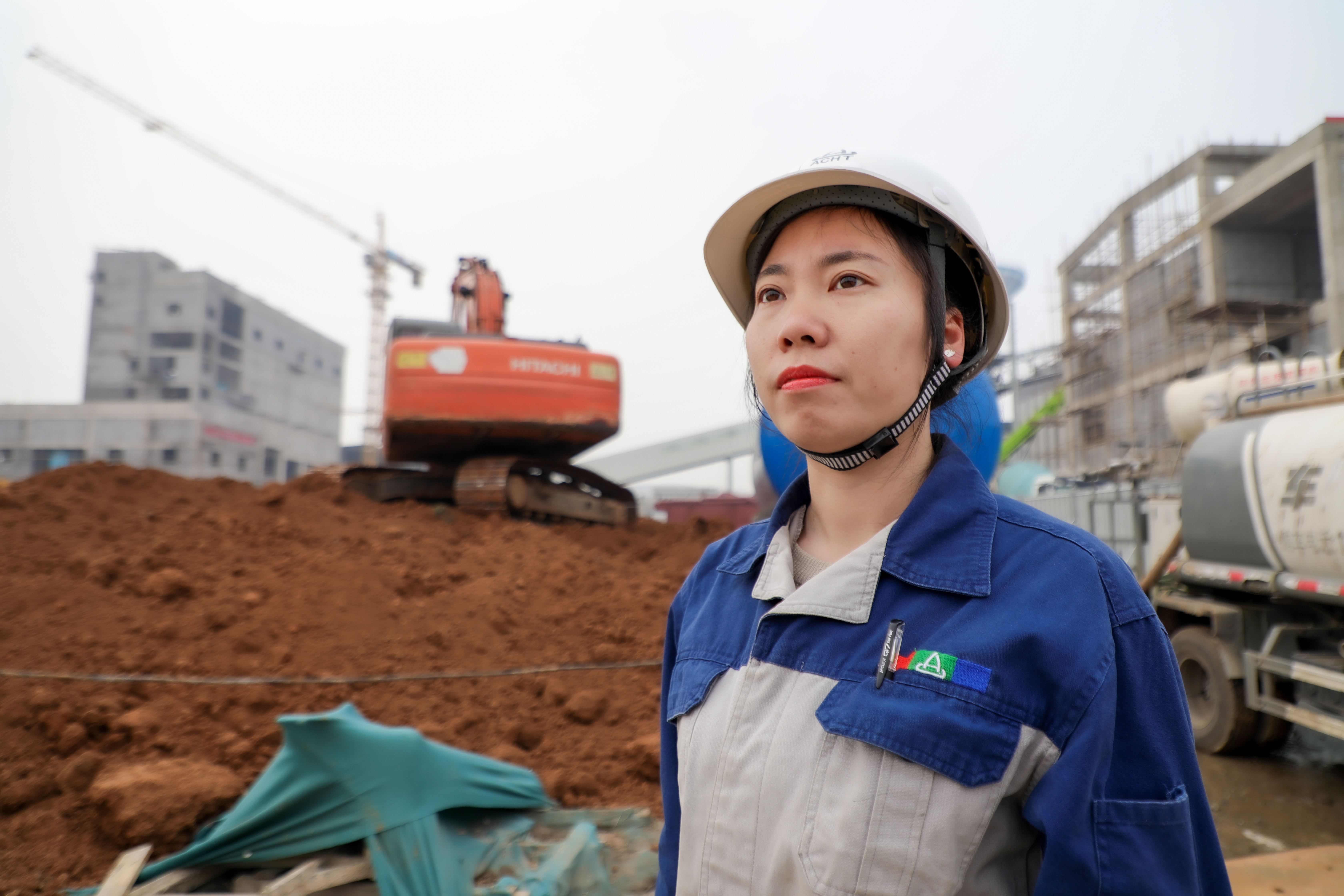 安彩“她”力量｜余艷梅：每當(dāng)想起她，梅花便落滿了南山