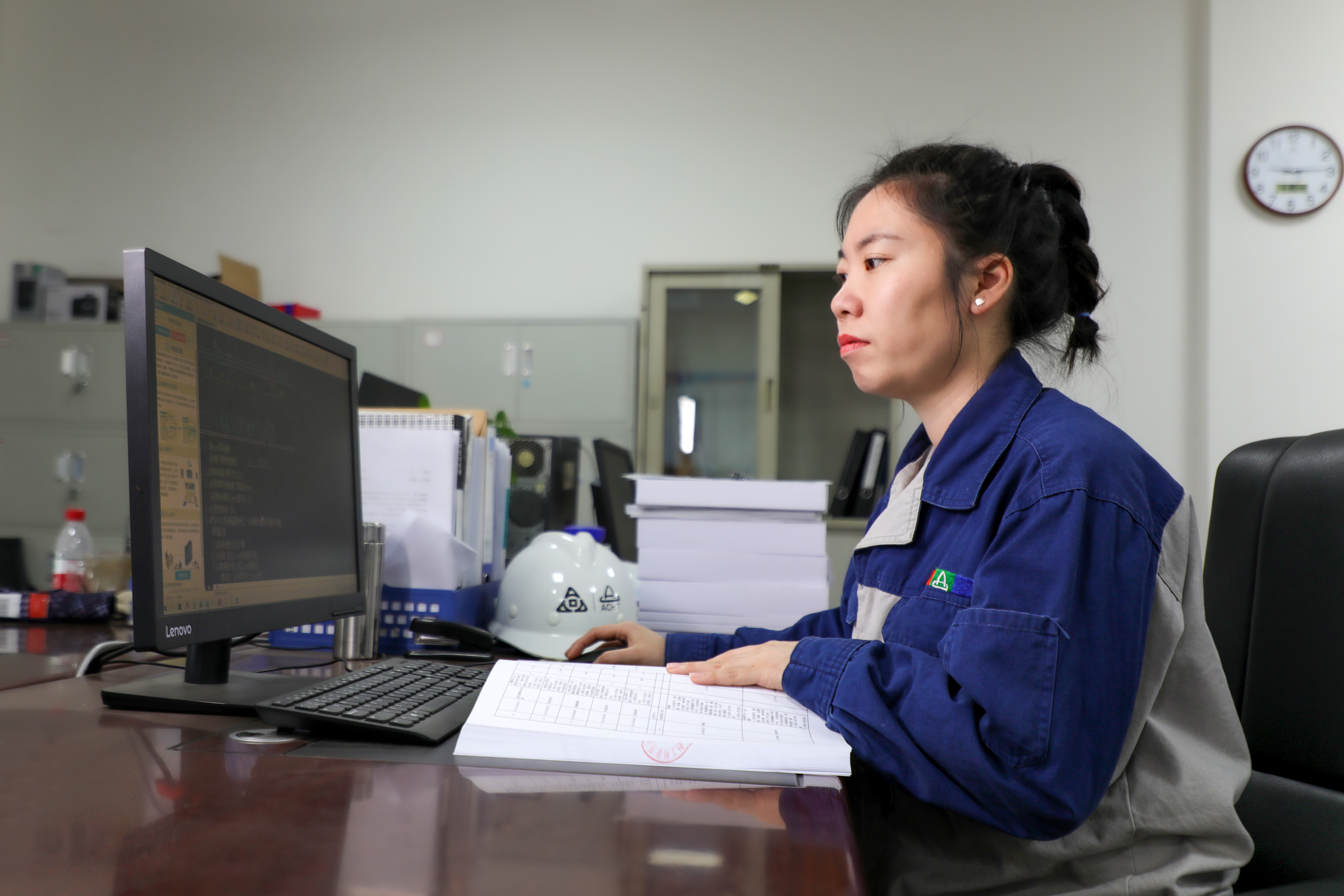 安彩“她”力量｜余艷梅：每當(dāng)想起她，梅花便落滿了南山