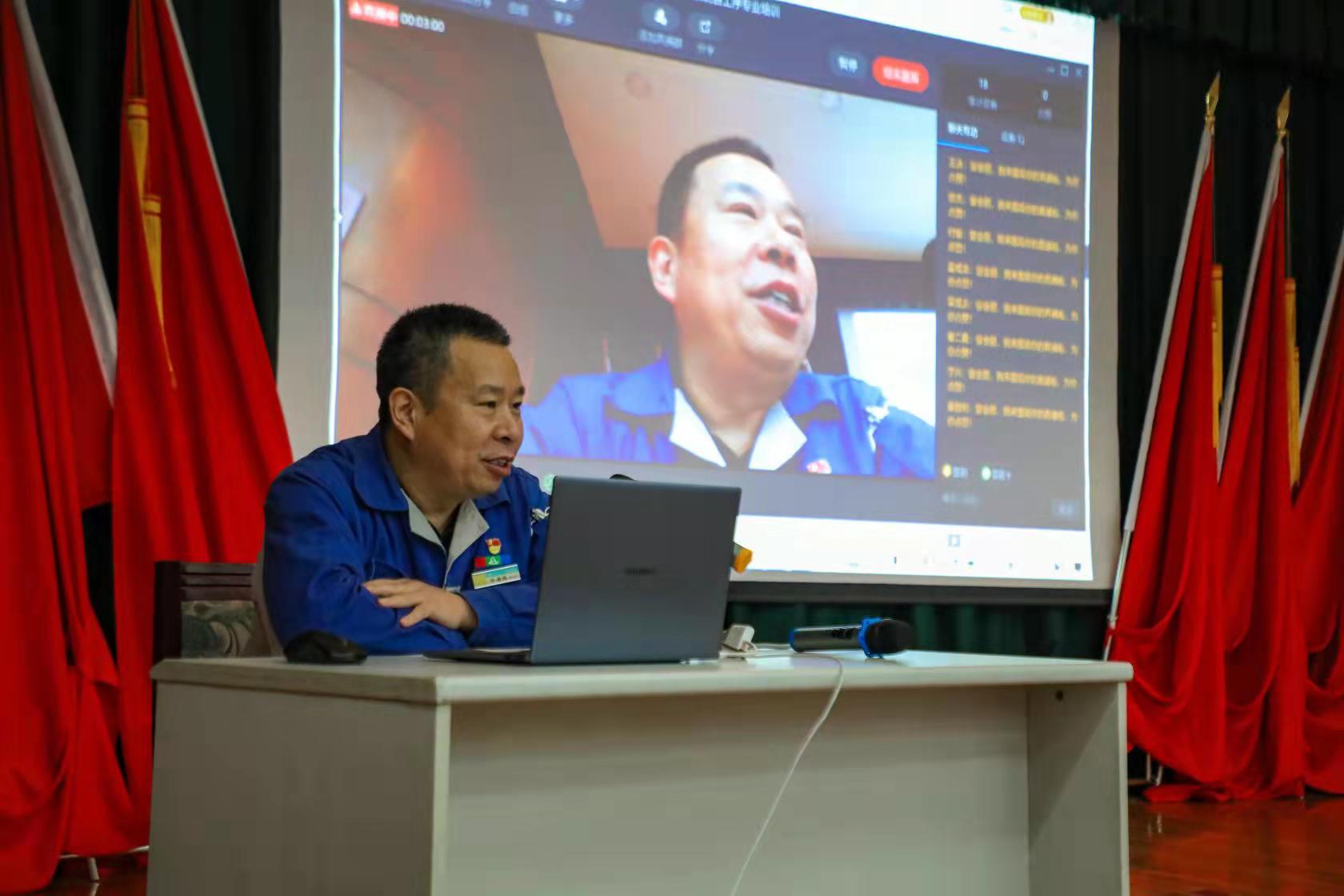 強(qiáng)化專(zhuān)業(yè)培訓(xùn) 錘煉技術(shù)本領(lǐng)——安彩高科開(kāi)展光伏系統(tǒng)專(zhuān)業(yè)技術(shù)培訓(xùn)