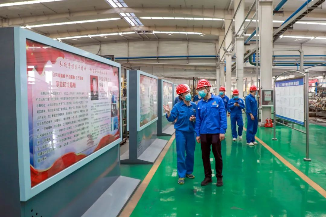 翠籠蒲艾香，慰問(wèn)送安康——安彩高科總經(jīng)理端午節(jié)慰問(wèn)一線職工