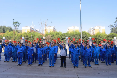凝心聚力謀發展，砥礪奮進向未來——許昌安彩舉行國慶升國旗儀式